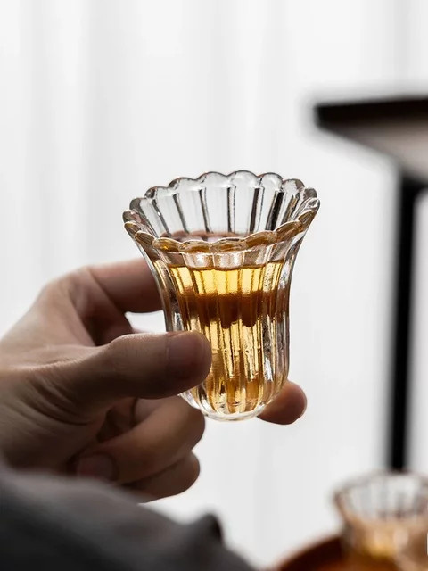 Handgefertigte japanische Teetasse aus hitzebeständigem Glas in Transparent, 60 ml - Bild 1