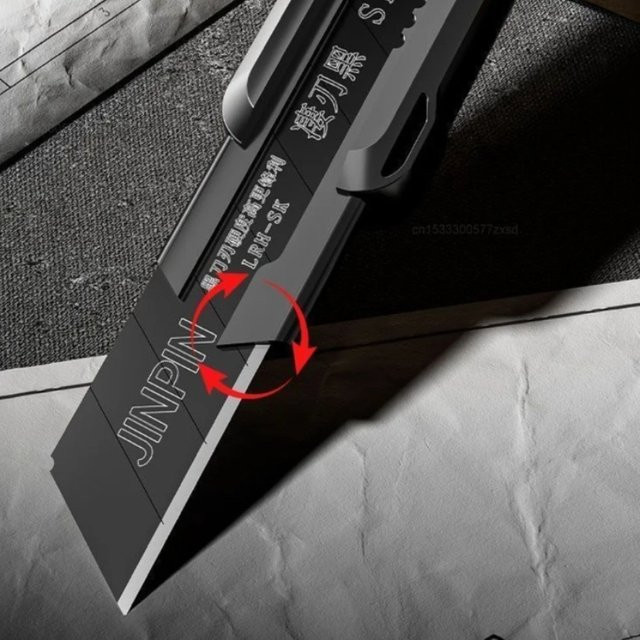 Robustes Universalmesser in Schwarz mit 18mm abbrechbaren Klingen aus gehärtetem Stahl - Bild 1