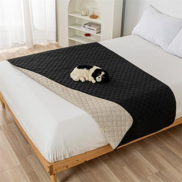 Wasserdichte und urindichte Tagesdecke von A Family Of Home Textiles in Schwarz, gesteppte Matratzenauflage für Babys und Haustiere, B/B: 75 x 180 cm - Bild 1