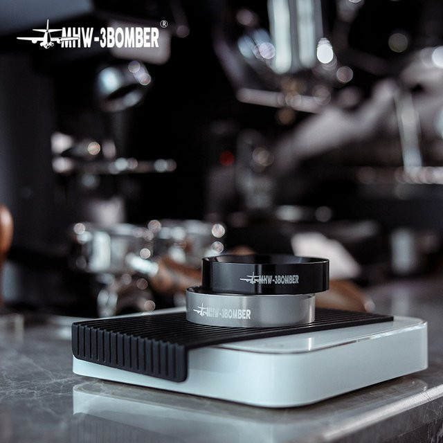 MHW-3BOMBER Magnetischer Kaffee-Dosiertrichter für 58 mm Siebträger in Schwarz aus Edelstahl - Bild 1