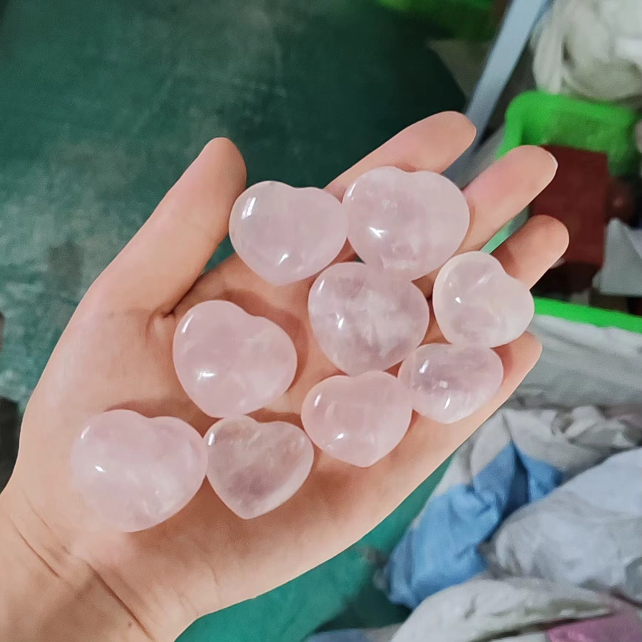 Rosenquarz Liebesherz aus natürlichem Kristallstein in Pink als Dekoration für Reiki und Heilung - Bild 2