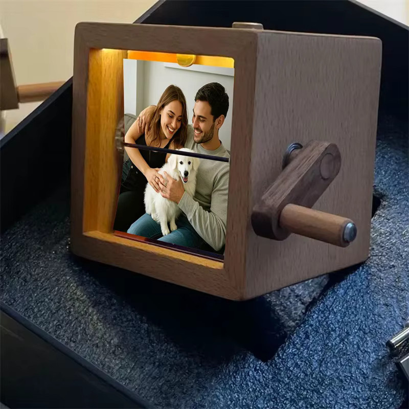 Personalisiertes mechanisches Handkurbel-Fotoalbum von 4MELLY aus Holz in Braun - Bild 6