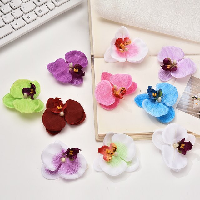 10 Stück künstliche Orchideen und Schmetterlinge aus Seide in Weiß-Lila und Multicolor für DIY Dekoration, Durchmesser: 6 cm - Bild 1