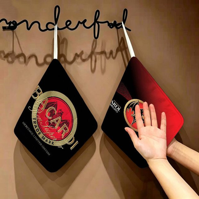 Bacardis Hängendes Küchentuch aus Polyester-Baumwollstoff in Rot, saugfähiges Handtuch für Zuhause und Wohnheim - Bild 1