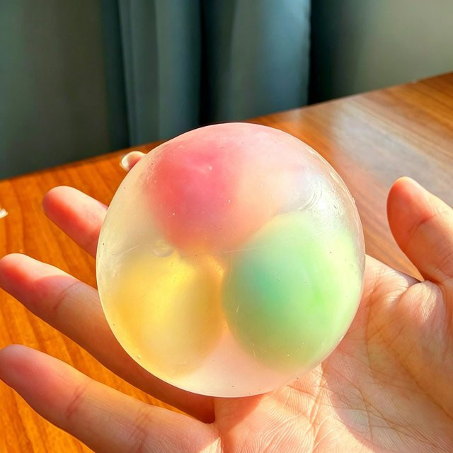 Erdbeer-Reiskuchen Knuspriger Quetschball, 3 Innere Bälle, beige - Bild 1