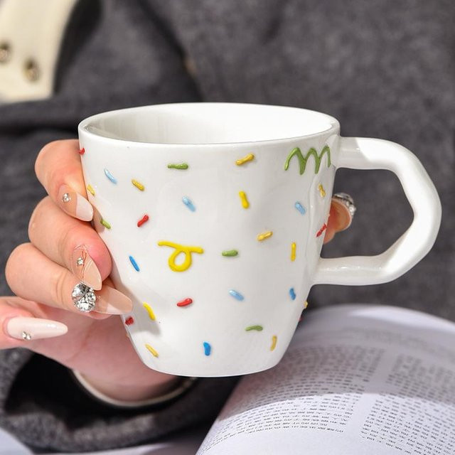 Keramiktasse Yiran Bag in Weiß, mikrowellengeeigneter Becher für Kaffee, Tee oder Milch, 350 ml - Bild 1