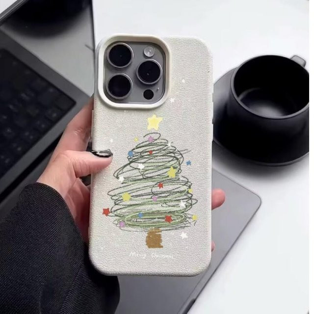 Apple iPhone Schutzhülle aus Silikon mit Weihnachtsbaum-Schneeflocken-Design und Lederstruktur in Multicolour - Bild 1