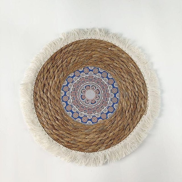 Set aus 14 runden Essensmatten aus handgefertigtem Rohrkolbengras im Bohemian Nordic Style mit Quastenrand in Beige - Bild 1