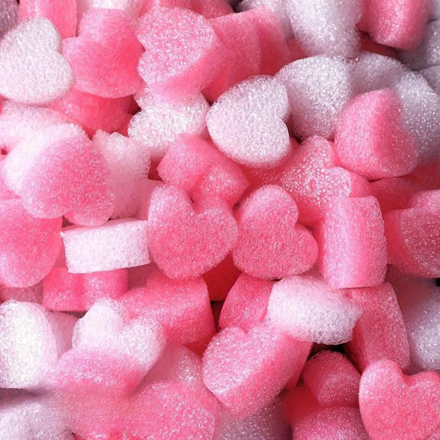 Rosa Geschenkbox-Füllmaterial aus Schaumstoff mit Herzen für Valentinstag, Muttertag und Hochzeiten - Bild 1