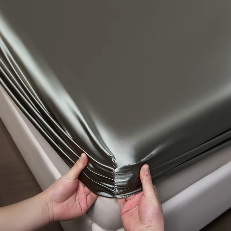 Monnom Satin-Spannbettlaken aus Rayon und Viskose in Grau mit elastischem Band - Bild 2