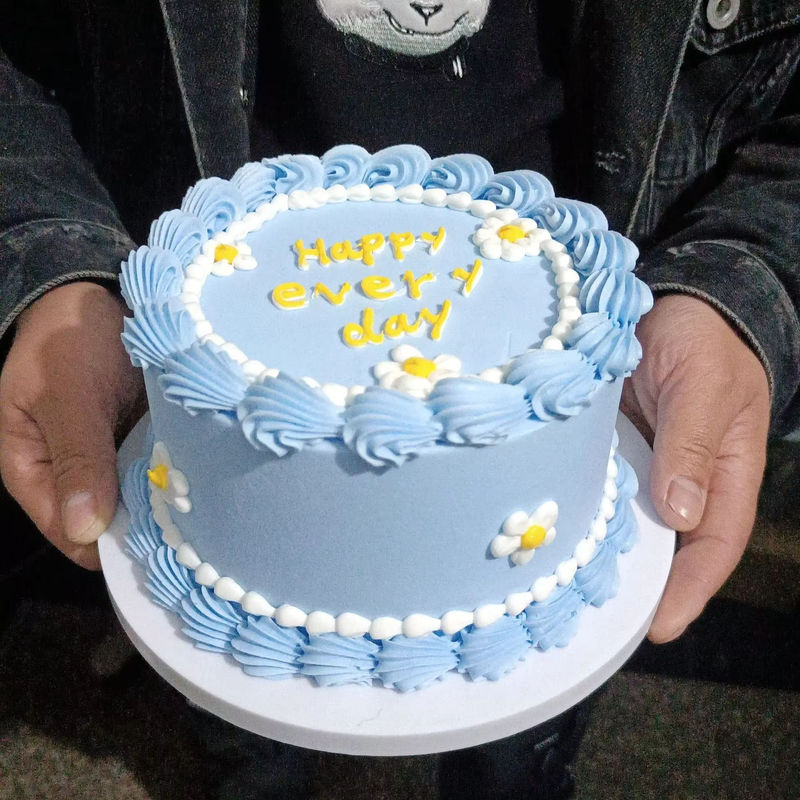 Künstlicher Erdbeer-Creme-Kuchen als Dekoration für Geburtstag und Wohnkultur, Mehrfarbig, Durchmesser: 15,24 cm - Bild 4