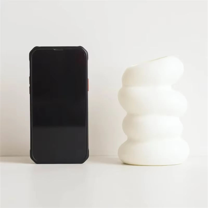 Weiße Spirale Vase aus Kunststoff im Nordic Design für kreative Blumenarrangements - Bild 3