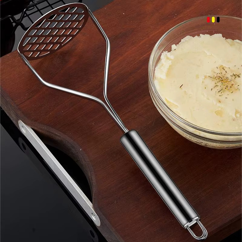 HUXUAN Multifunktionale Kartoffelpresse aus Edelstahl in Silber zum Stampfen von Kartoffeln, Kürbis und Süßkartoffeln - Bild 2