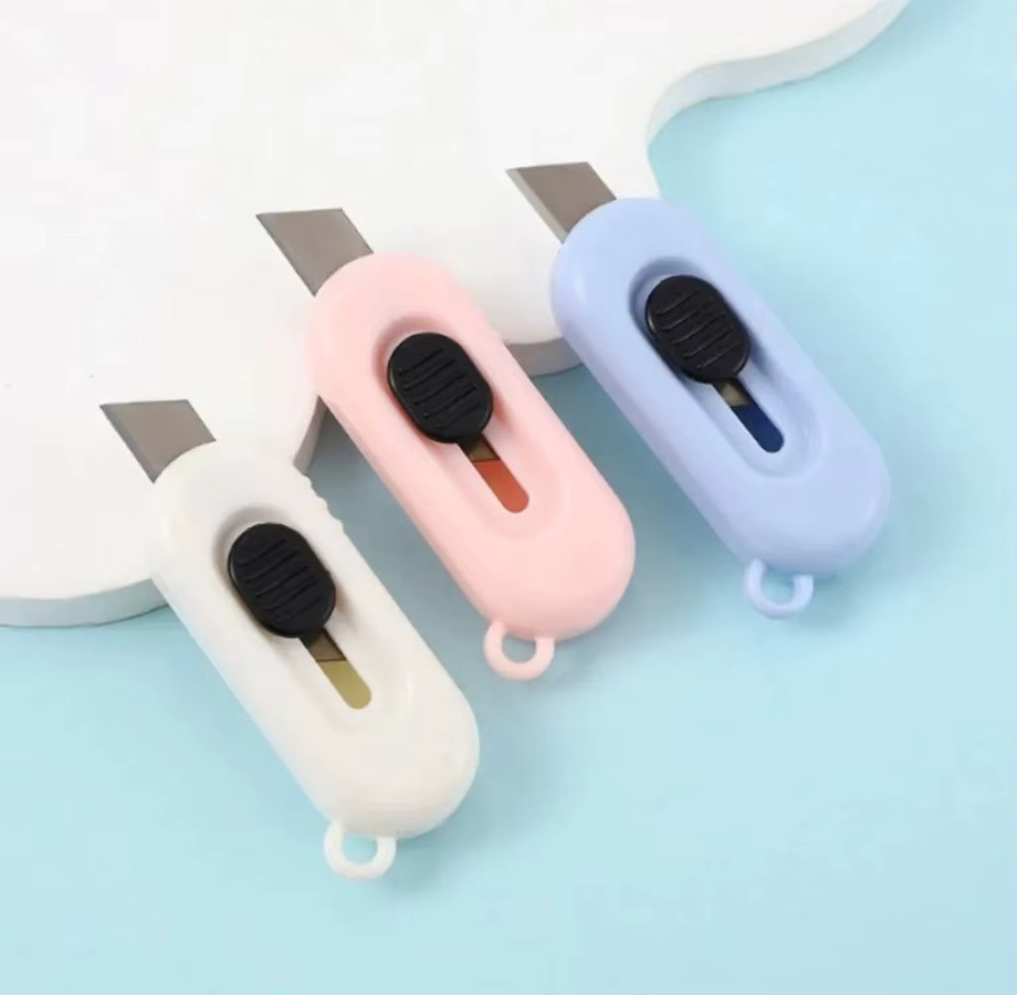 Kawaii Mini-Taschen-Universalmesser als Papiercutter und Verpackungsöffner für Kunsthandwerk und Büro in Mehrfarbig - Bild 1