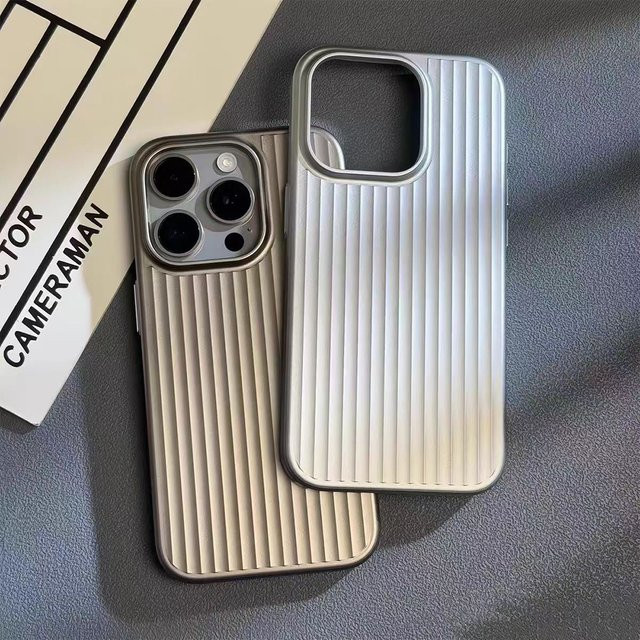 GERPALLI Handyhülle mit metallischen Streifen für iPhone 17 Pro Max 16 15 14 13 12 11 in Schwarz, matte und stoßfeste Schutzhülle mit Kameraschutz - Bild 1