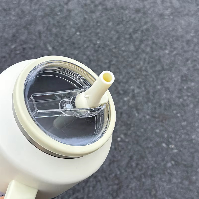 VRIUKNT Edelstahl-Isolierbecher als Wasserkrug mit 2000 ml Fassungsvermögen, Fitness-Wasserflasche in Pink und Weiß - Bild 3