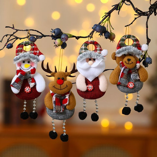 Ataozhekou Weihnachtsanhänger aus Stoff mit Elch, Bär, Weihnachtsmann und Schneemann in Multicolor als hängende Weihnachtsbaum-Dekoration - Bild 1
