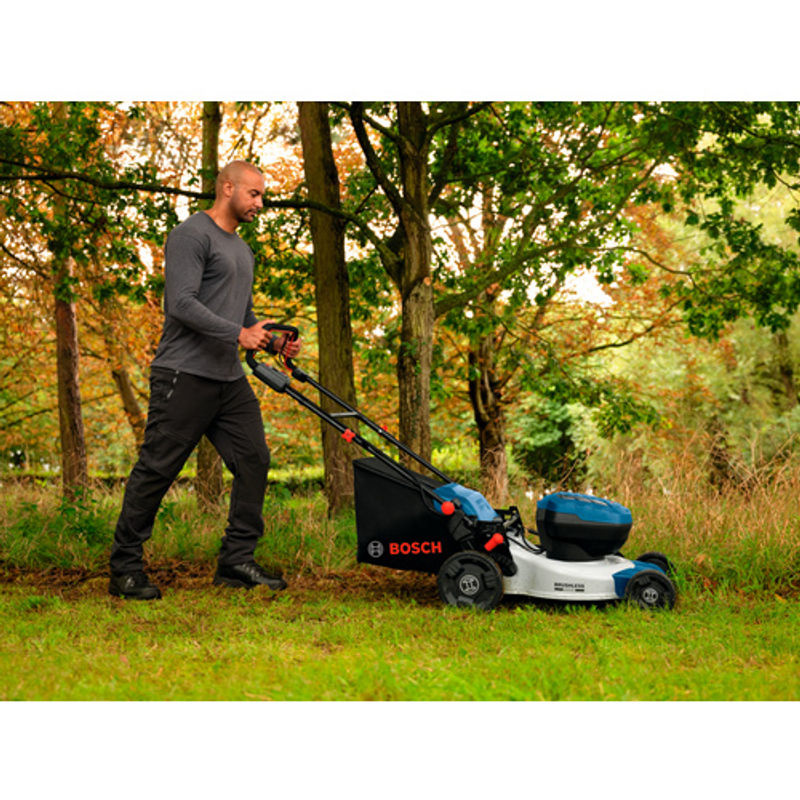 Bosch Professional Akku-Rasenmäher GRA 18V2-46SP in Blau mit 46 cm Schnittbreite, Mulchstopfen und 60-Liter Textilgrasfangkorb - Bild 4