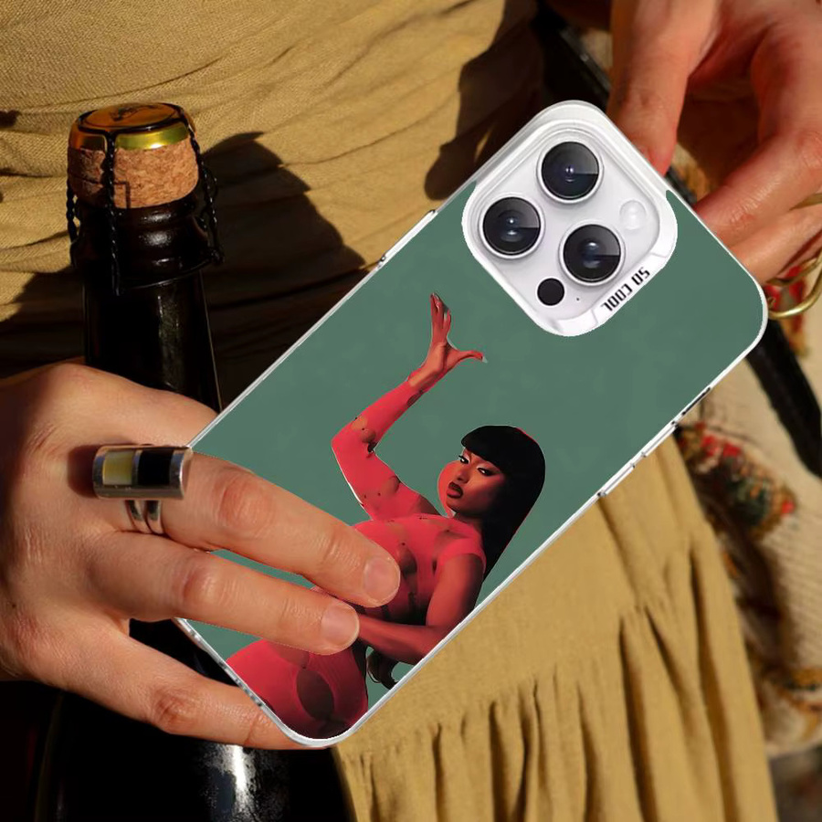 Stoßfeste Handyhülle im M-Megan Thee Stallion Rapper Design für iPhone Modelle in Silber - Bild 3