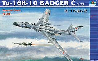 Trumpeter Tupolev Tu-16K 10 Badger, Modellfahrzeug, 1:72, Grau - Bild 1