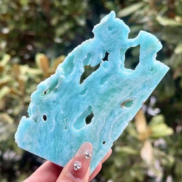 CrystalHola Hemimorphit-Kristallscheibe in Blau-Weiß mit marmoriertem Muster als natürliche Mineralprobe im Boho-Stil - Bild 1