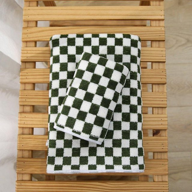 Badetuch mit Schachbrett-Karo-Muster von Yiran Furniture in Grün, wasserabsorbierendes Korallen-Samt-Gesichtswaschtuch für Erwachsene, Breite: 35 cm, Länge: 75 cm - Bild 1