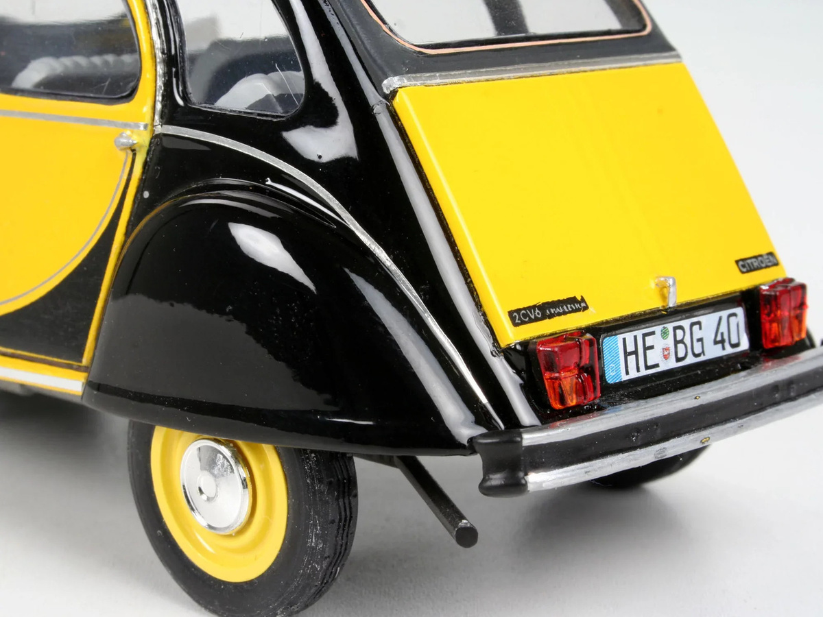 Revell Citroen 2CV Charleston, Modellauto, 1:24, ab 10 Jahren - Bild 5