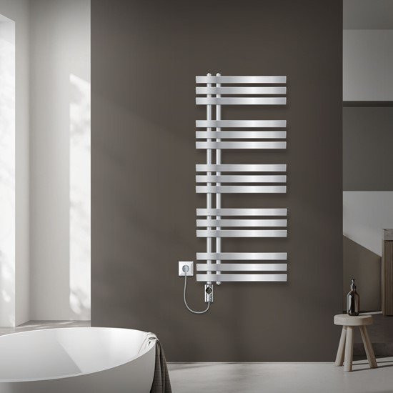LuxeBath Badheizkörper mit Mittelanschluss und 900W Heizstab in Chrom, Höhe: 120 cm, Breite: 50 cm - Bild 1