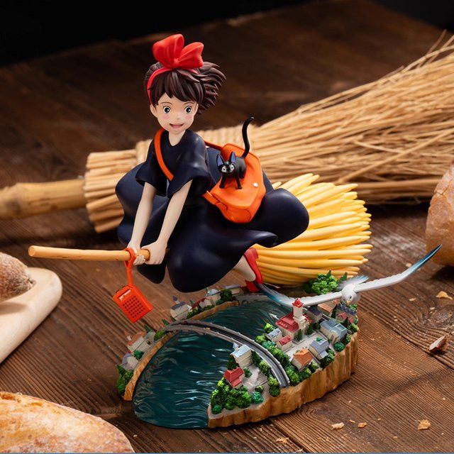 Bandai Kiki's Delivery Service Anime Figur Kleine Hexe Kiki mit Besenstiel, Multicolor, Höhe: 15 cm - Bild 1