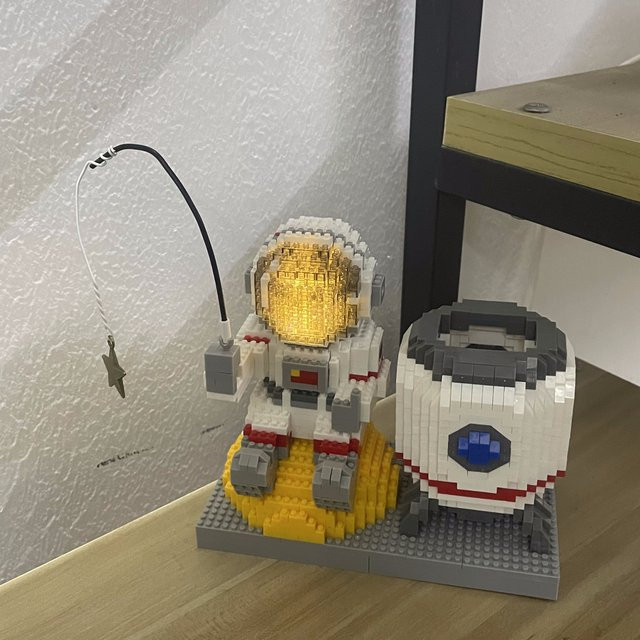 Knew Built Luminous Astronaut Moon Micro Brick Bausteine Set, Weltraum - Bild 1