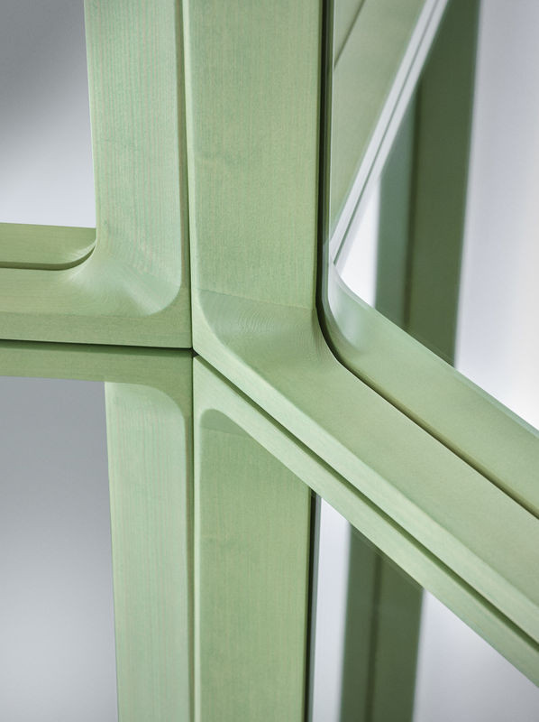 Muuto Arced Spiegel klein in Grün mit Holzrahmen und bogenförmigem Design - Bild 1