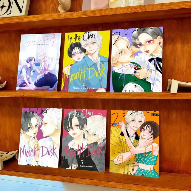 Selbstklebendes Manga-Poster In der klaren, mondhellen Dämmerung von Bilibili, Wandkunst aus weißem Kraftpapier in Mehrfarbig - Bild 1