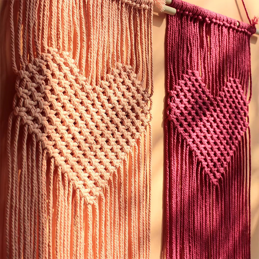 DIY Makramee Wandbehang Herz in Rot als Handgefertigtes Strick-Set für Anfänger im Boho-Stil - Bild 2
