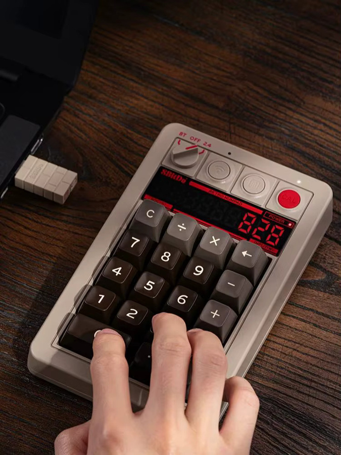 8BitDo Retro 18 Mechanisches Numpad mit Rechnermodus, Bluetooth, 2,4 G und Kabelverbindung für Windows und Android - Bild 3
