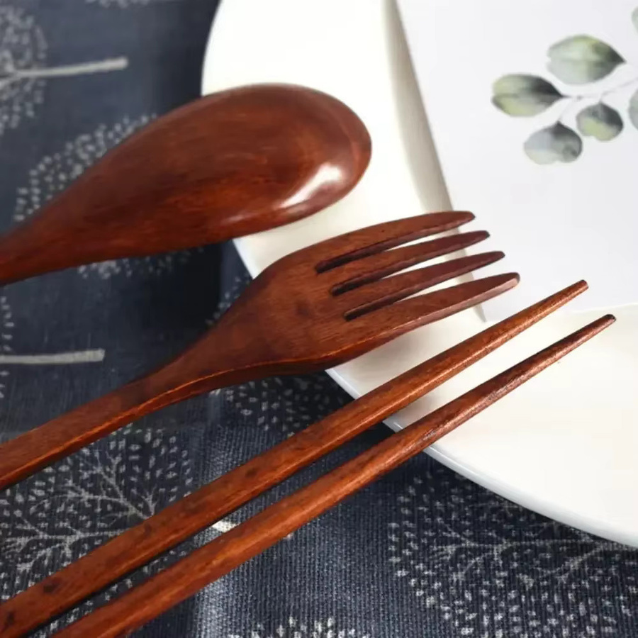 DUTRIEUX Besteckset aus Massivholz in Braun mit Löffel, Gabel, Essstäbchen und Stoffbeutel im japanischen Stil - Bild 5