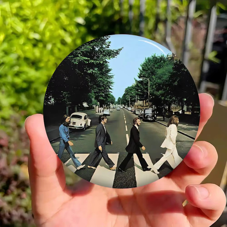 Mesuca Button-Pin, Gnarpy auf einem Skateboard, Bunt - Bild 4
