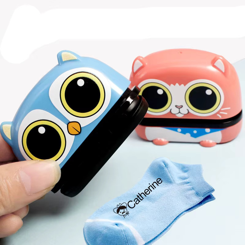 Personalisierter wasserfester Stempel für Kinder mit graviertem Namen in Multicolor - Bild 3