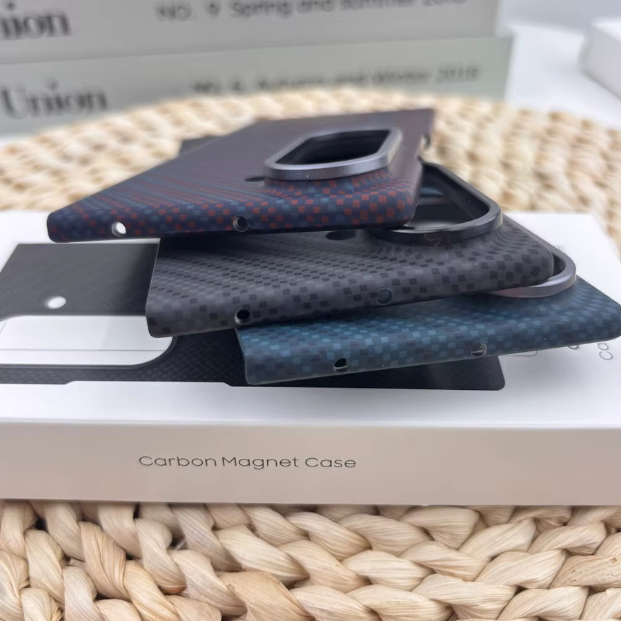Samsung Galaxy Z Fold8 Ultra Magnetische Schutzhülle aus Carbonfaser in Rot und Multicolour - Bild 3