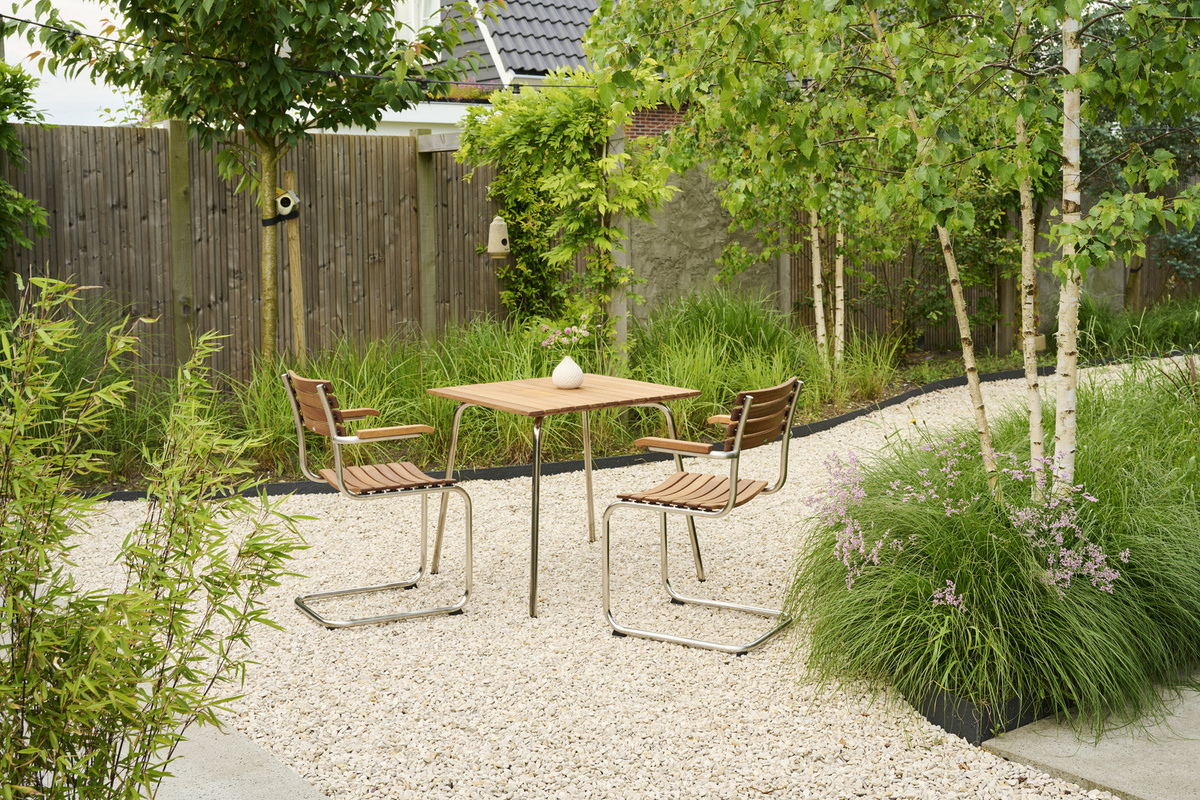 Thonet S 1040 All Seasons Gartentisch aus Iroko mit Edelstahlgestell in Braun - Bild 1