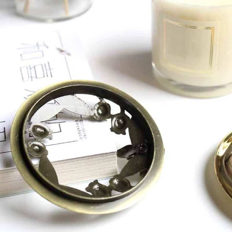 Kesoto Vintage Kerzenhalter mit floralem Blumenmuster aus Metall und Glas in Gold, rund - Bild 5