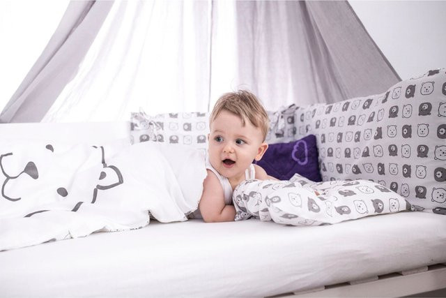 Träumeland Kinderbettwäsche aus Baumwolle mit Tiermotiv, Set bestehend aus Kopfkissenbezug und Bettbezug, Farben Schwarz und Weiß, B/T/H: 40 x 60 cm und 100 x 135 cm - Bild 1