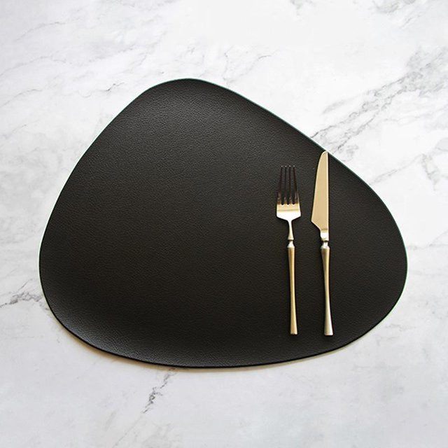 HomeHarmony Tischset und Untersetzer-Set aus Kunstleder in Schwarz, Nordisches Design, wasserdicht und hitzebeständig, Coaster 13 x 11 cm - Bild 1