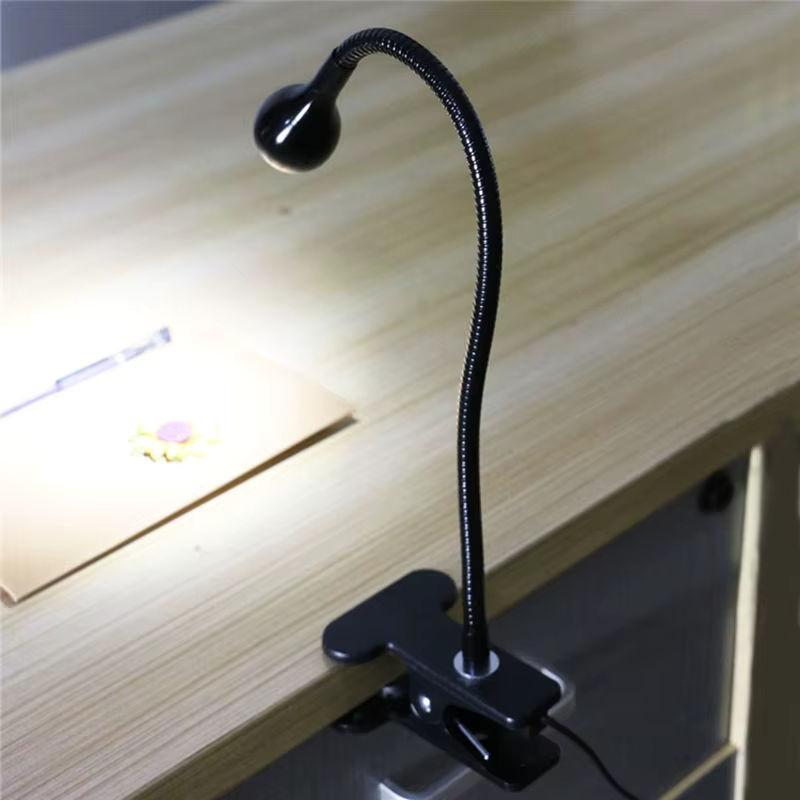 Guillermo LED-Schreibtischlampe zum Anklipsen in Schwarz mit flexiblem 360 Grad Schwanenhals und USB-Anschluss für Home Office und zum Lesen - Bild 3