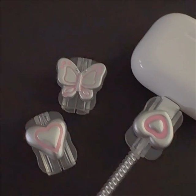 Korea Nette 3D Schmetterling und Erdbeere Ladegerät-Schutzhülle mit Kabelorganisator in Transparent - Bild 1
