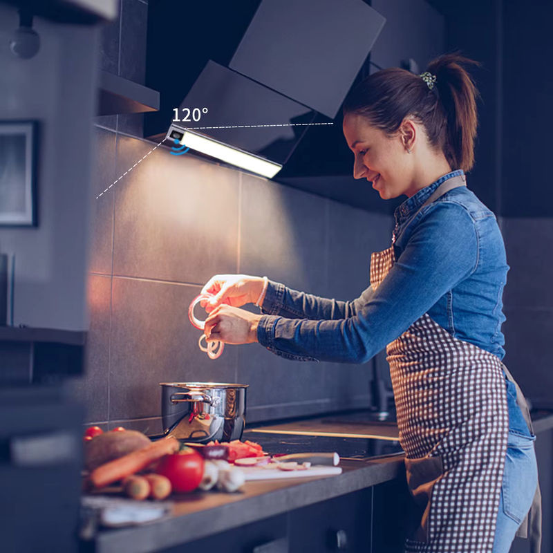 AIMENGTE LED Nachtlicht mit Bewegungssensor, drahtlose USB-wiederaufladbare Schranklampe in Weiß, Warmweiß, für Kleiderschrank, Küche und Schlafzimmer - Bild 4