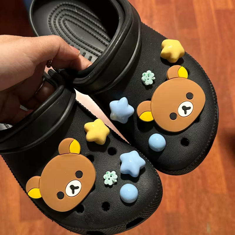 MINISO Rilakkuma Bär Serie Schuh Charms, Viel Glück Klee, ABS Material - Bild 2