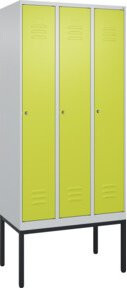 C+P Spind Classic PLUS Garderobenschrank mit 3 Abteilen, Gestell aus Stahl, Zylinderschloss und 3 Garderobenhaken, H x B x T: 212 x 90 x 50 cm - Bild 1