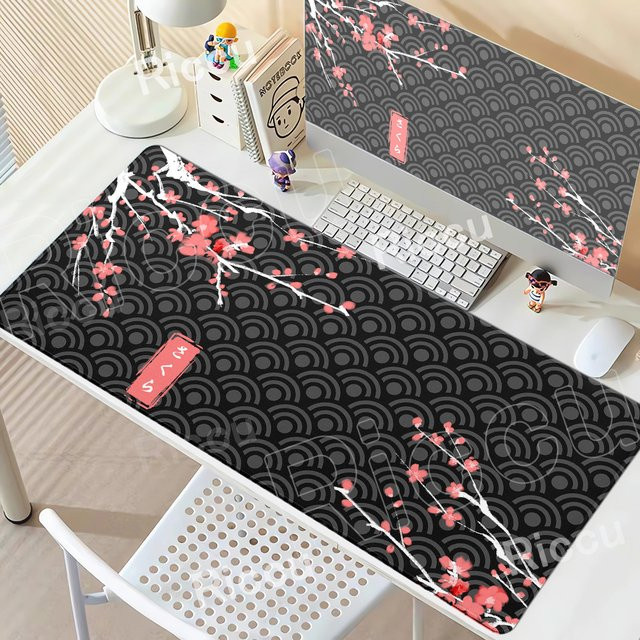 Riccu XXL Mauspad mit Sakura-Muster in Schwarz und Multicolour, rutschfeste Schreibtischunterlage für Gamer und Büro - Bild 1