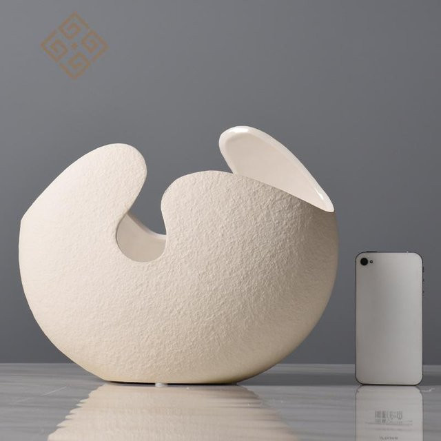 Moderne Keramikvase von Yiran Furniture in Weiß mit Ornamenten aus Porzellan, Höhe: 22 cm, Breite: 28 cm - Bild 1