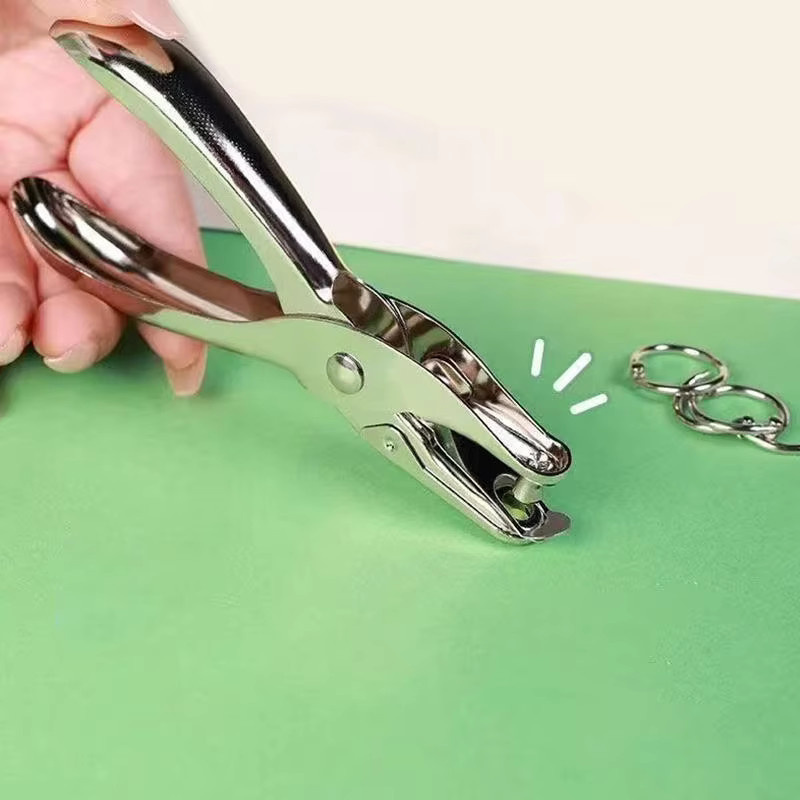 Handgehaltener Metall-Lochstanzer in Silber für Papier mit 3 mm oder 6 mm Durchmesser - Bild 2